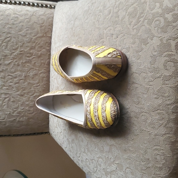 Shoes - Picture 3 of 4